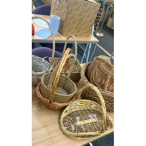 322 - Large selection of wicker baskets