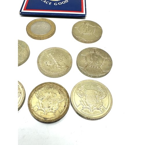 421 - 12 collectors two pound coins