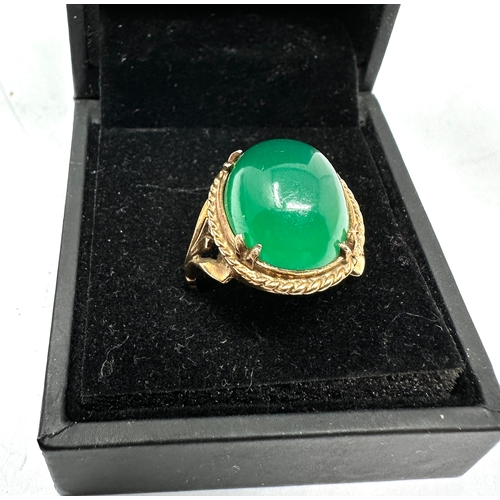 80 - 9ct gold Green Chrysoprase ring weight 5g