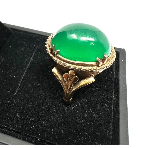 80 - 9ct gold Green Chrysoprase ring weight 5g