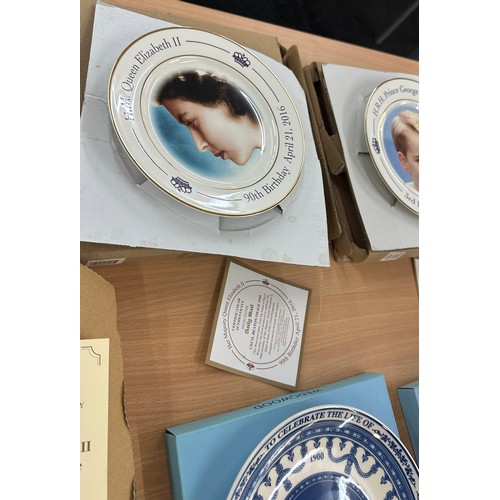 158 - Large selection of collectors plates includes Wedgwood, some boxed etc