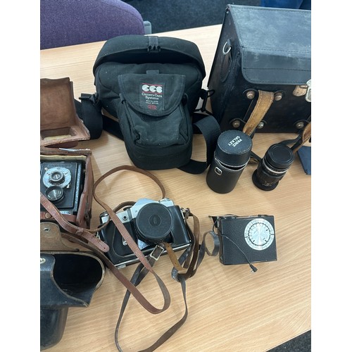 252 - Selection of vintage cameras and accessories to include a Zenit B and a Prinz Galaxy lens