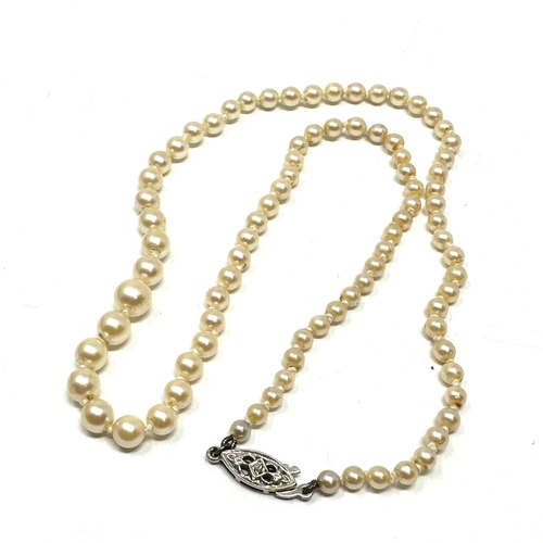 84 - 9ct white gold & rose diamond clasp pearl necklace 14g measures 45cm long weight