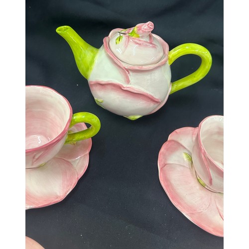 84 - Art deco style flower pattern part tea set includes 2 cups, 2 saucers , 2 plates and a tea pot