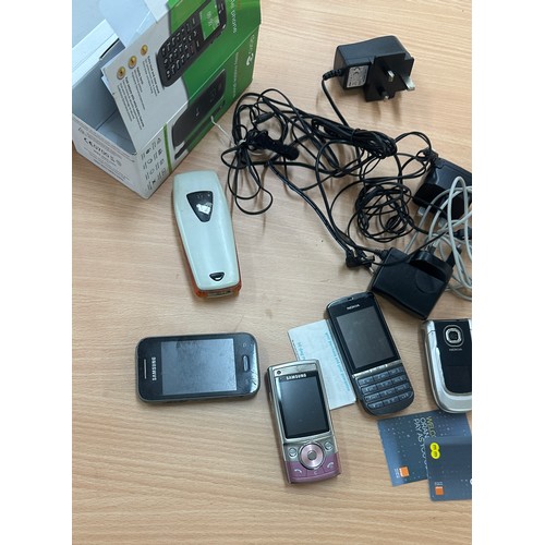 68 - Selection of vintage phones and chargers