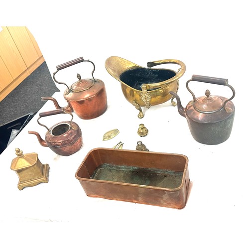 156 - Selection of vintage copper, brass and pewter to include copper kettles, tankards etcs