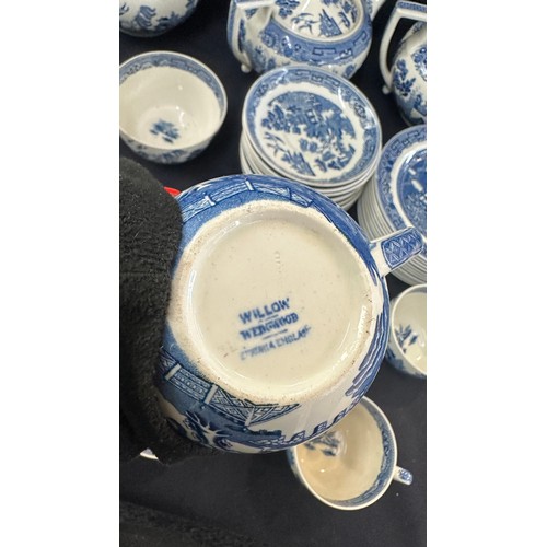 229 - Selection of blue and white Willow Wedgwood pottery to include teapots, cups, bowls, plates, makers ... 