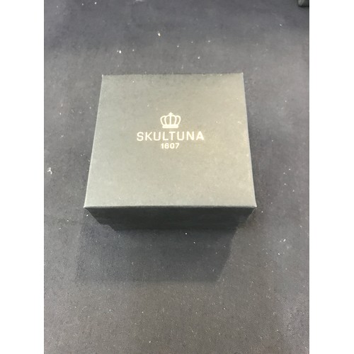 463 - Brand new in the boxes 4 sets of Skultuna 1607 brass napkin rings, all with COAs with boxed Missoni ... 