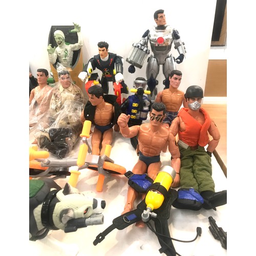 257 - Selection of vintage action men figures and clothing