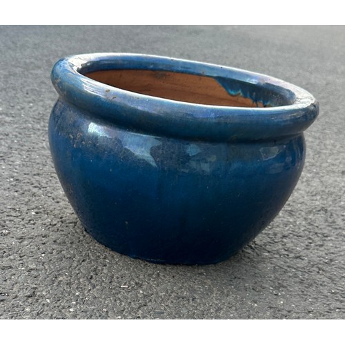 100U - Large glazed garden pot measures approx 8.5 inches tall by 13.5 inches diameter