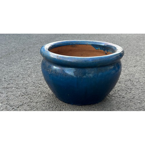 100U - Large glazed garden pot measures approx 8.5 inches tall by 13.5 inches diameter