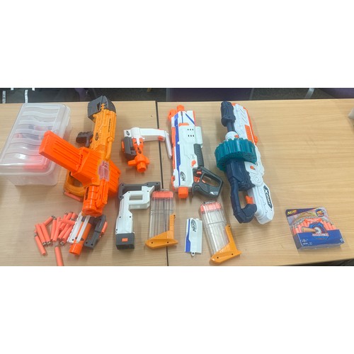 221 - Large selection of assorted Nerf guns and accessories