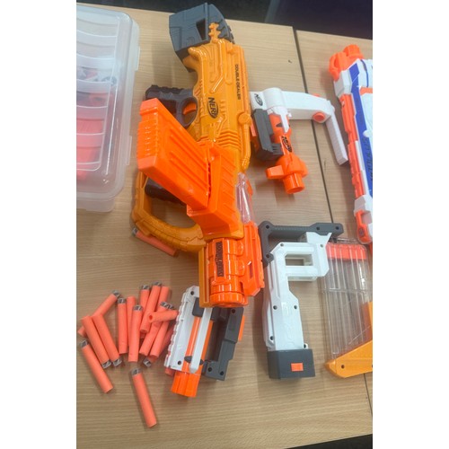 221 - Large selection of assorted Nerf guns and accessories