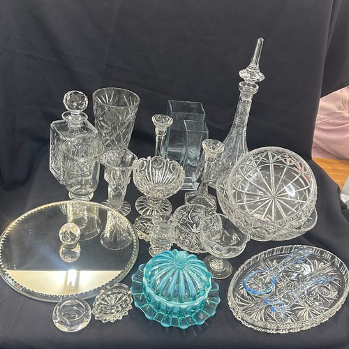 206 - Large selection of assorted glassware