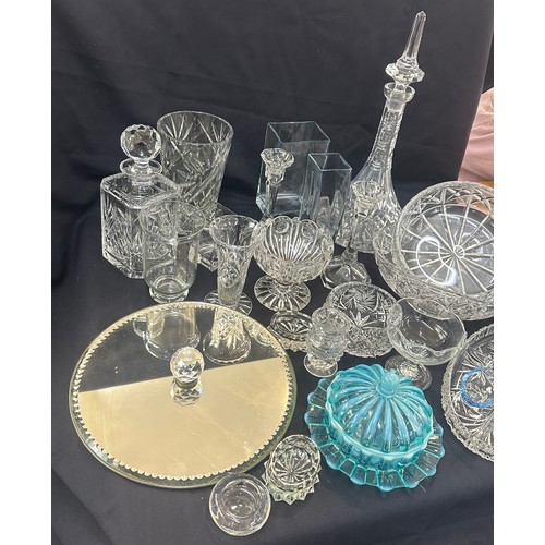 206 - Large selection of assorted glassware