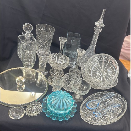 206 - Large selection of assorted glassware