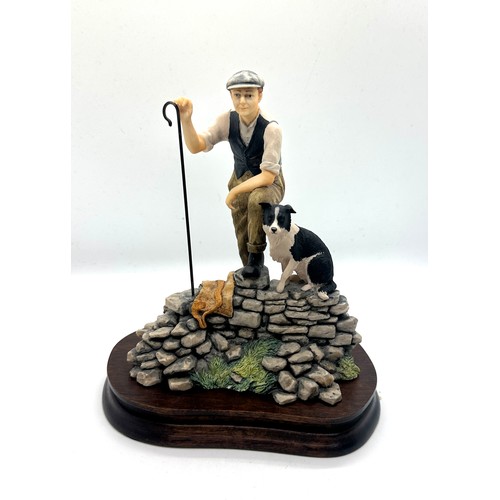 455 - Boarder fine art figure ' Time for reflection' no JH19 with wooden base measures approx 8.5 inches t... 