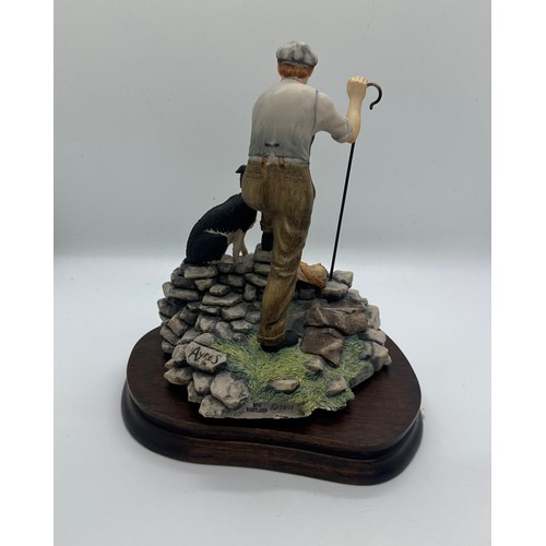 455 - Boarder fine art figure ' Time for reflection' no JH19 with wooden base measures approx 8.5 inches t... 