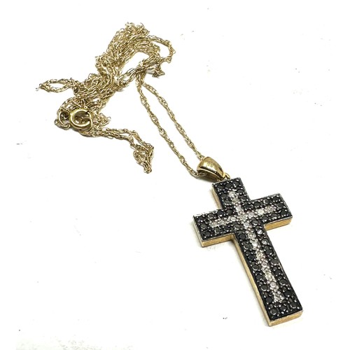 121 - 9ct gold vari-hue diamond cross pendant & chain (2.1g)