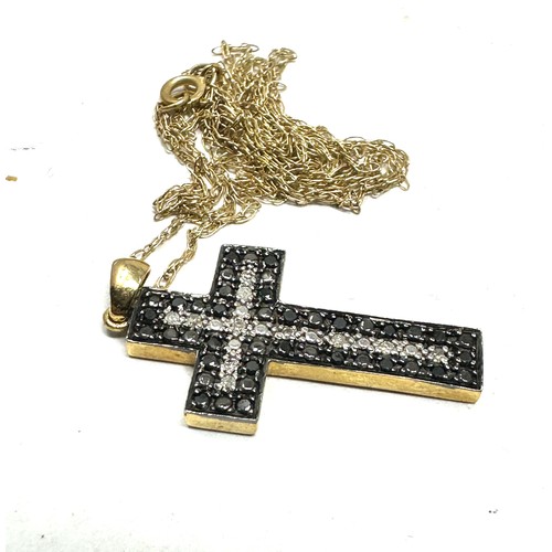 121 - 9ct gold vari-hue diamond cross pendant & chain (2.1g)