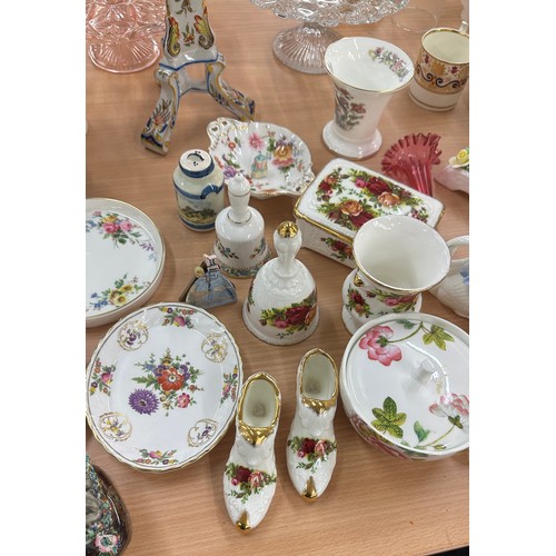 287 - Selection of miscellaneous includes Royal doulton, royal albert etc