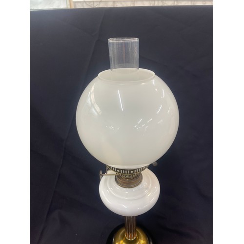 290 - Vintage oil lamp complete, height 24 inches