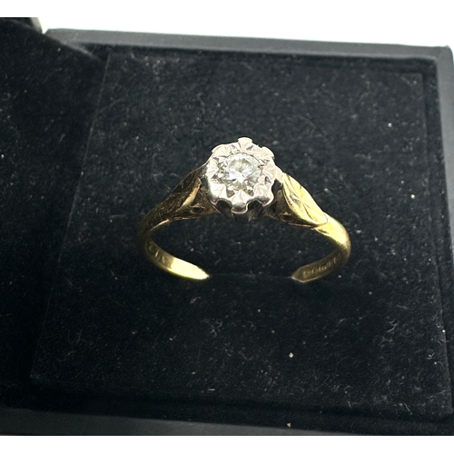 101 - 18ct gold diamond ring weight 2.6