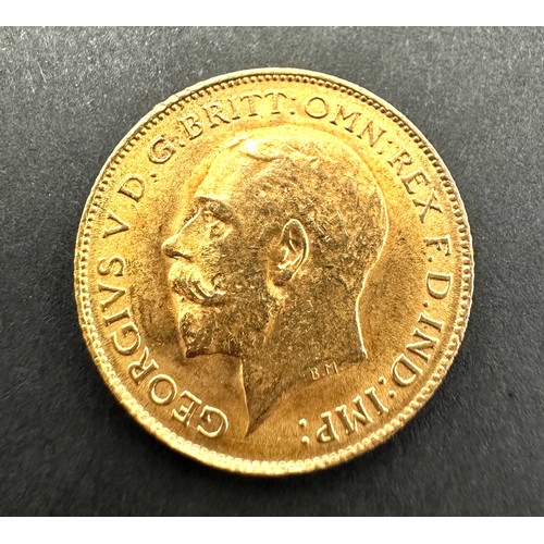 449 - 1915 Half Sovereign King George V high grade coin