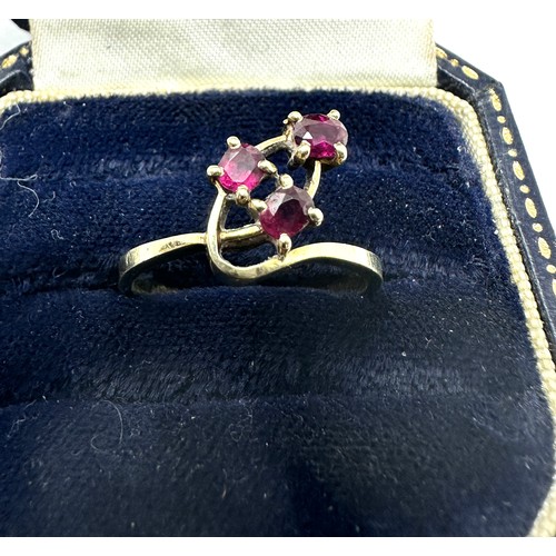 90 - 9ct gold ruby ring (2.4g)