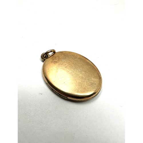 97 - 9ct gold back & front engraved locket (6.6g)