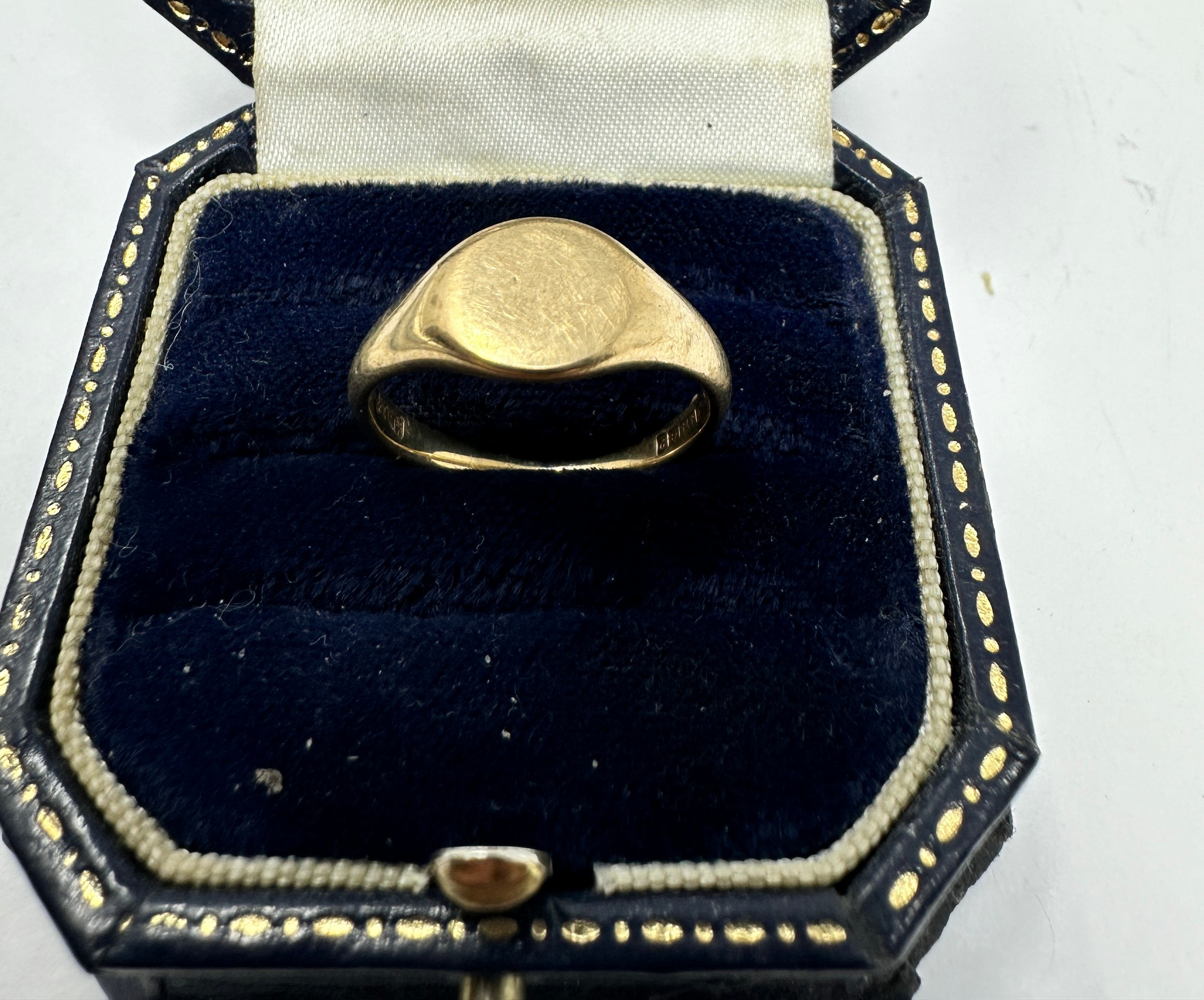 9ct gold vintage signet ring (3.8g)