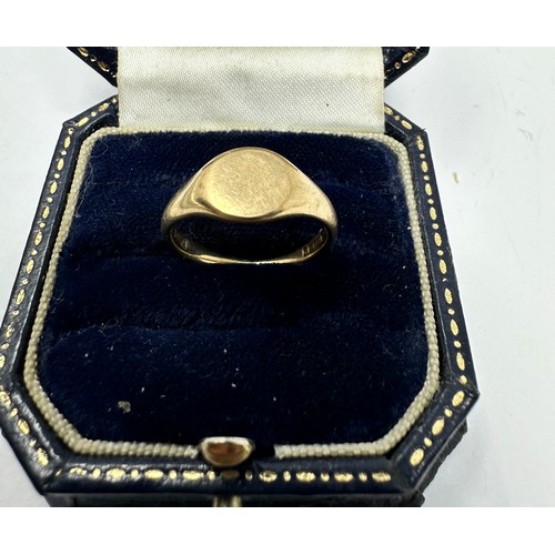 93 - 9ct gold vintage signet ring (3.8g)