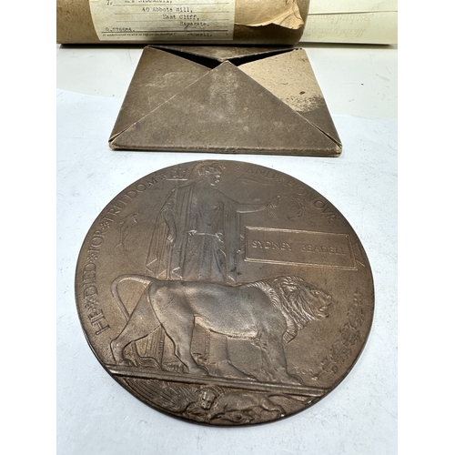 552 - WW1 death plaque in original envelope scroll and buckingham palace letter to pte sydney beadell roya... 