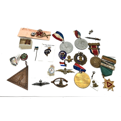 566 - selection of military & other badges etc