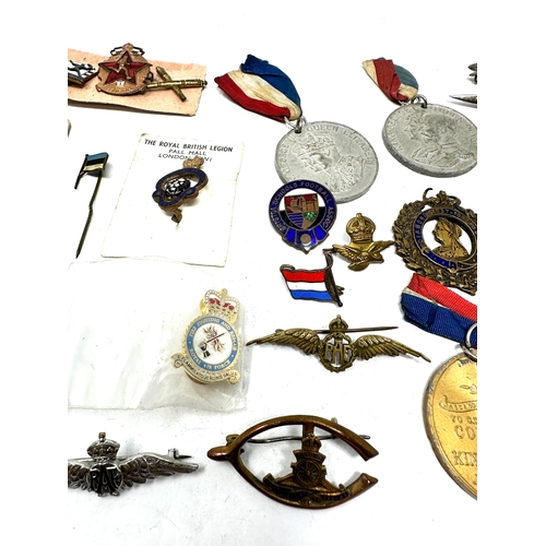 566 - selection of military & other badges etc