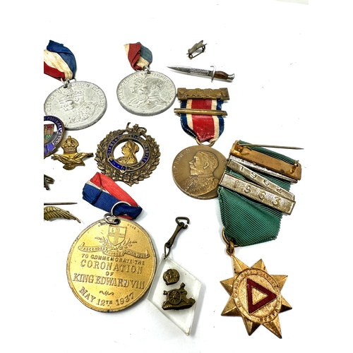 566 - selection of military & other badges etc