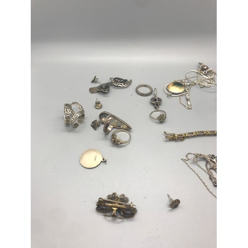 569 - 102 grams of vintage and modern hallmarked silver jewellery