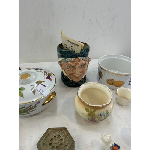 143 - Selection of miscellaneous pottery to include Royal Doulton Granny, Royal Worcester Evesham, Wedgwoo... 