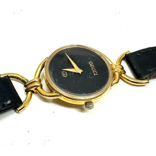 462 - Ladies Gucci black dial wristwatch the watch is not ticking