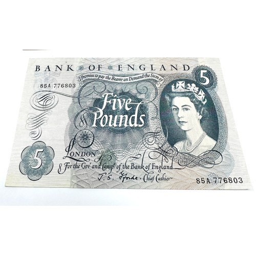 664 - Banknote Of England Ten Pounds. JQ. Hollom & five pound j.s forde high grade notes