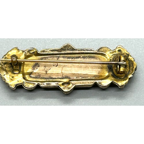 523 - Low karat gold brooch, total weight 5.7g