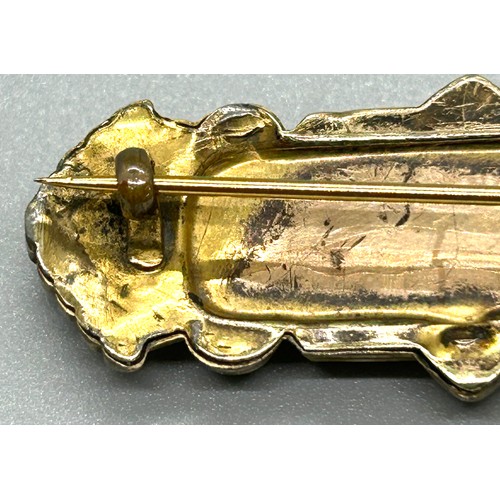 523 - Low karat gold brooch, total weight 5.7g