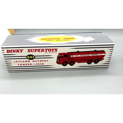 586 - Boxed Dinky Supertoys 943 leyland octopus tanker - Esso