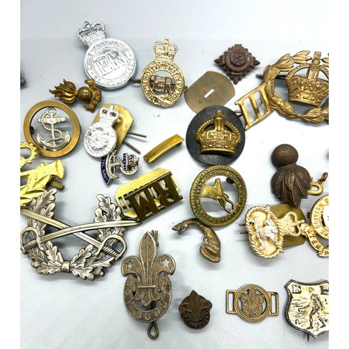 397 - Selection of vintage cap badges, to include military and police pieces