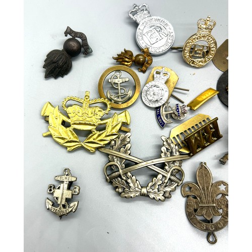 397 - Selection of vintage cap badges, to include military and police pieces