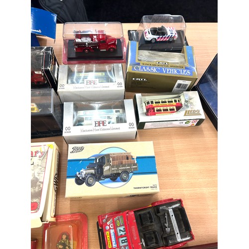 137 - Large selection of boxed cars and lorries to include Matchbox,  Corgi, Lledo etc to include Corgi sh... 