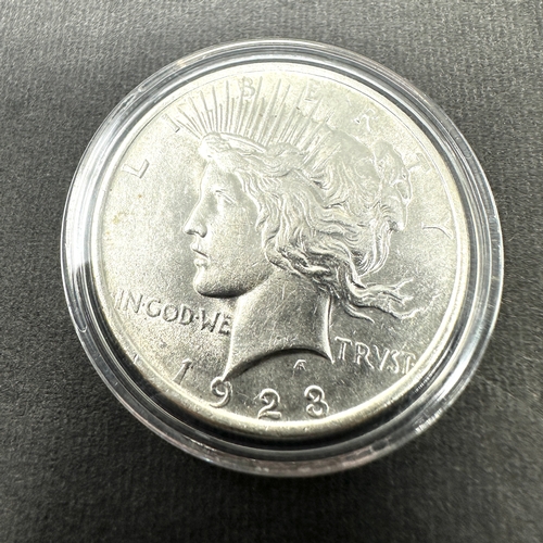 678 - 1923 silver  peace dollar