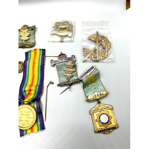 418 - Selection of silver masonic medals and WW2 medals includes Buffalo etc