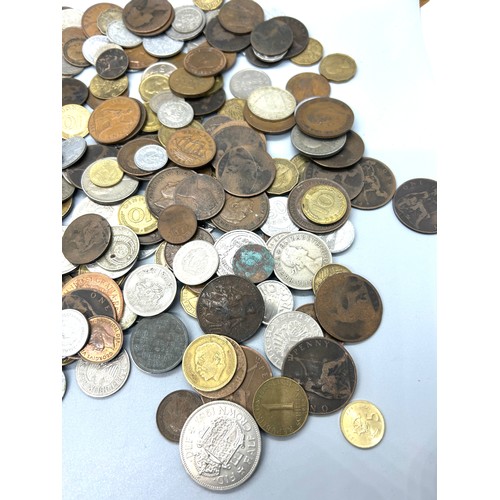 392 - Selection of vintage and later coins includes crowns, silver coins, foreign coins etc