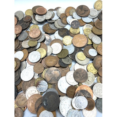 392 - Selection of vintage and later coins includes crowns, silver coins, foreign coins etc